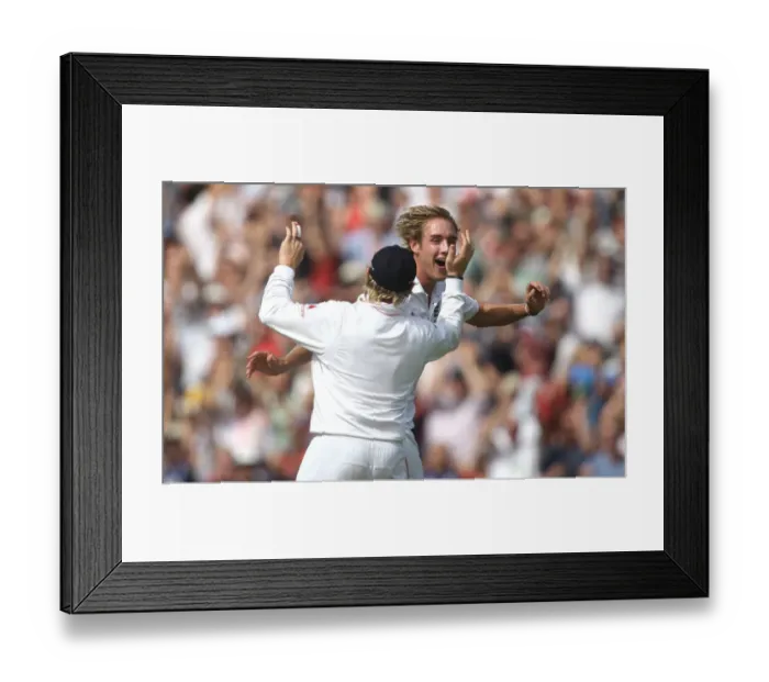 Framed Print : Stuart Broad & Ian Bell Celebrates Ricky Ponting Wicket Framed Print : Stuart Broad & Ian Bell Celebrates Ricky Ponting Wicket