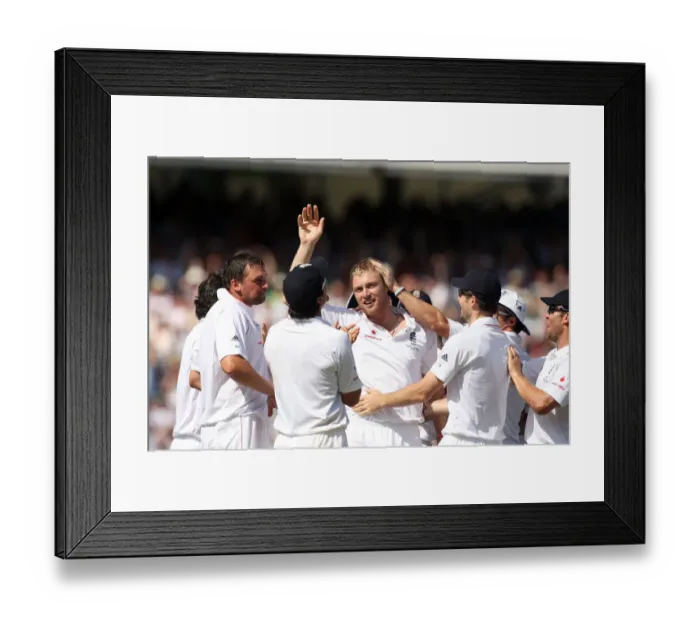 Framed Print : England Players Celebrate With Andrew Flitoff After Ponting Framed Print : England Players Celebrate With Andrew Flitoff After Ponting