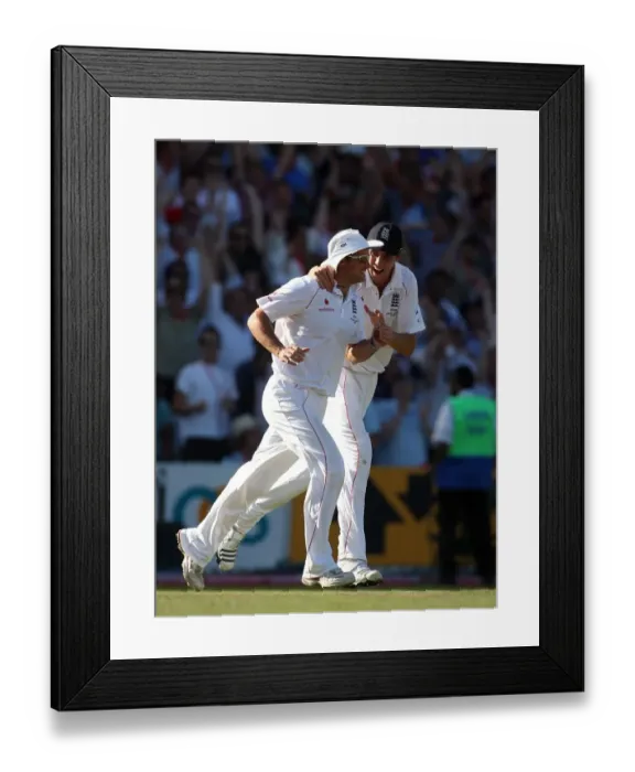 Framed Print : Andrew Strauss & Stuart Broad Framed Print : Andrew Strauss & Stuart Broad