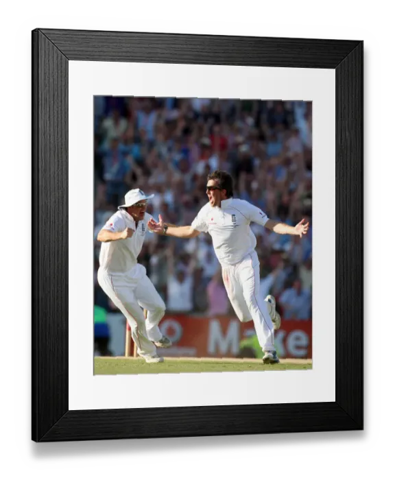 Framed Print : Graeme Swann Celebrates As The Final Wicket Falls Framed Print : Graeme Swann Celebrates As The Final Wicket Falls