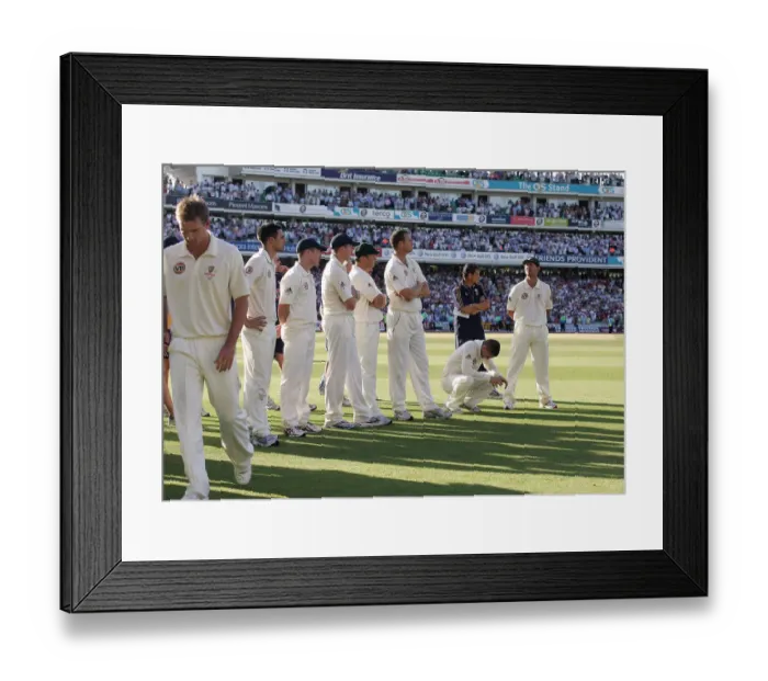 Framed Print : Ricky Ponting With Dejected Australian Team Framed Print : Ricky Ponting With Dejected Australian Team