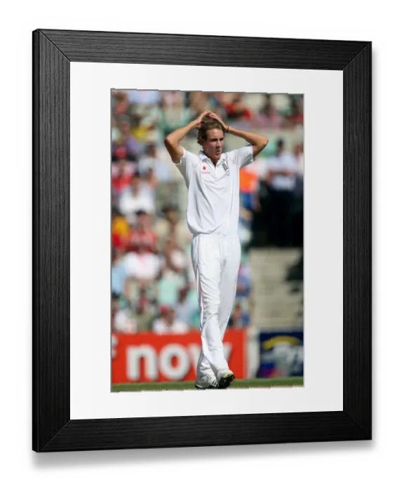 Framed Print : Stuart Broad Framed Print : Stuart Broad