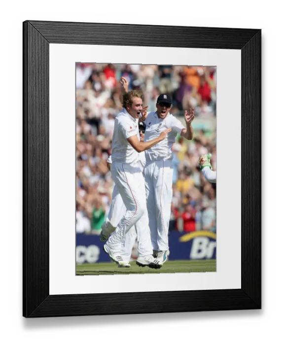 Framed Print : Stuart Broad & Matt Prior