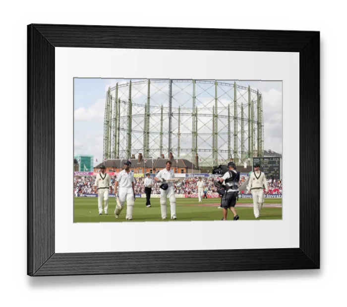 Framed Print : Jonathan Trott & Graeme Swann Framed Print : Jonathan Trott & Graeme Swann