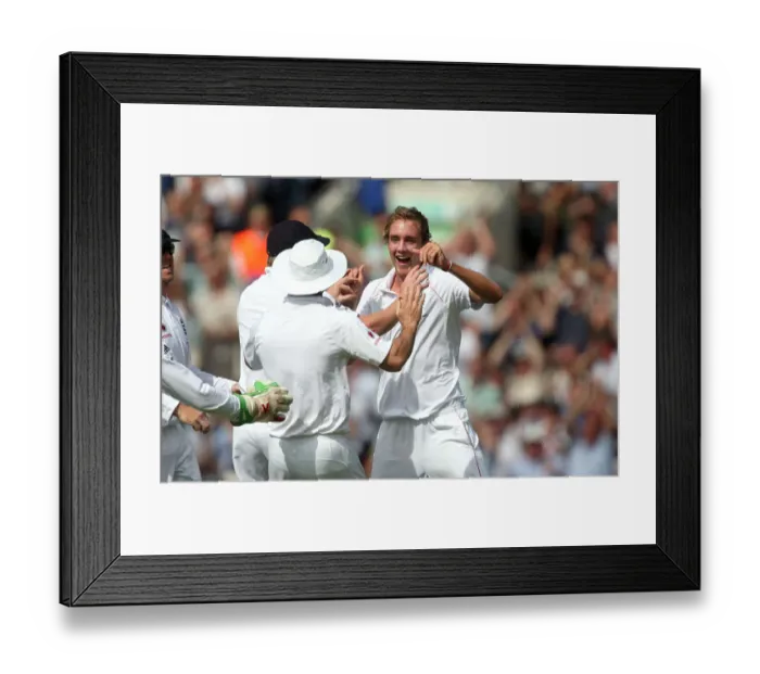 Framed Print : Stuart Broad & Team