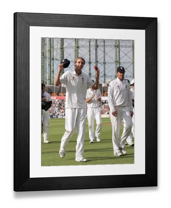 Framed Print : Stuart Broad With Match Ball Framed Print : Stuart Broad With Match Ball