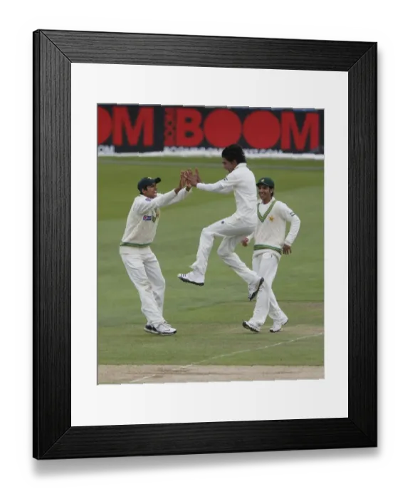Framed Print : Mohammad Aamer Celebrates The Wicket Of Simon Katich Framed Print : Mohammad Aamer Celebrates The Wicket Of Simon Katich
