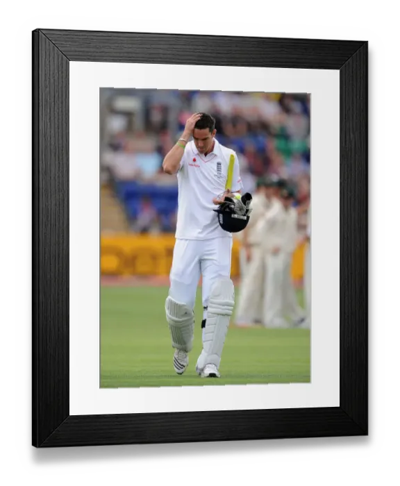 Framed Print : Kevin Pietersen Leaves The Field After Being Bowled By Ben H Framed Print : Kevin Pietersen Leaves The Field After Being Bowled By Ben H