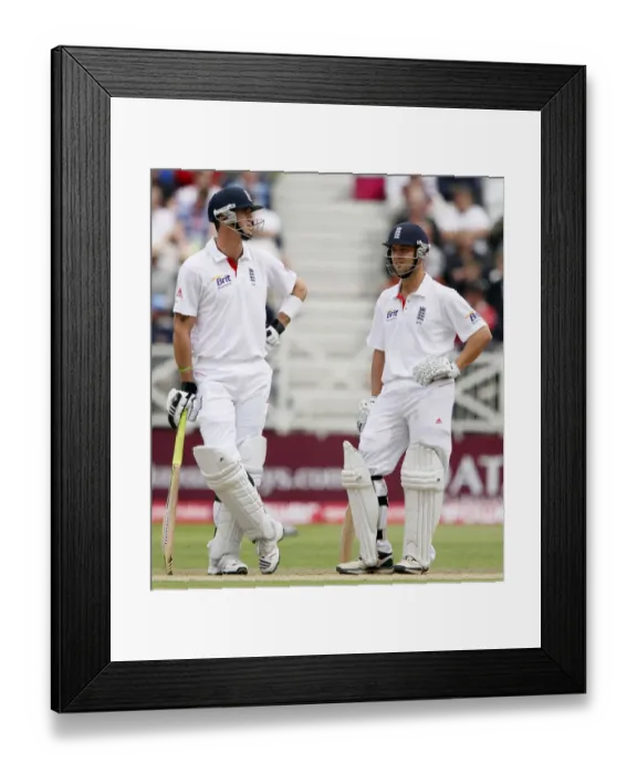 Framed Print : Kevin Pietersen & Jonathan Trott Framed Print : Kevin Pietersen & Jonathan Trott