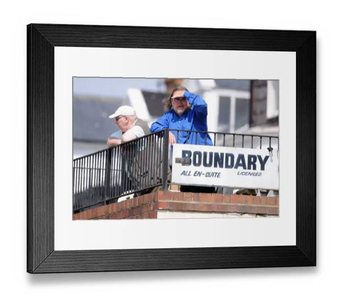Framed Print : Spectator Scarborough Cricket Club