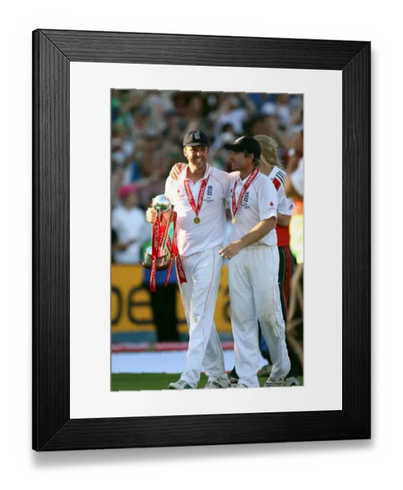 Framed Print : Graeme Swann & Ian Bell Framed Print : Graeme Swann & Ian Bell