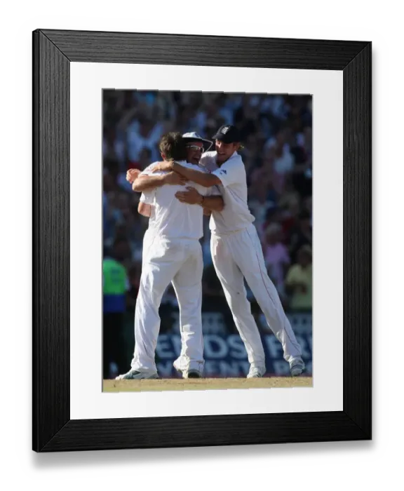Framed Print : Andrew Strauss, Graeme Swann & Stuart Broad Andrew Straus Framed Print : Andrew Strauss, Graeme Swann & Stuart Broad Andrew Straus