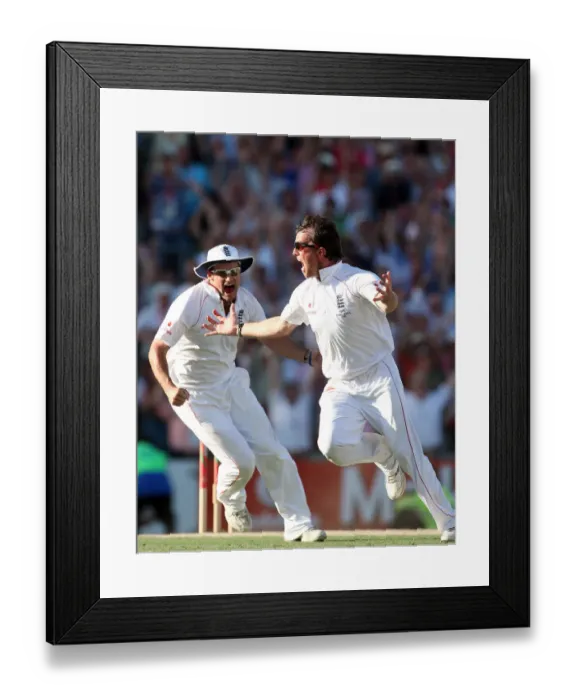 Framed Print : Graeme Swann & Andrew Strauss Framed Print : Graeme Swann & Andrew Strauss
