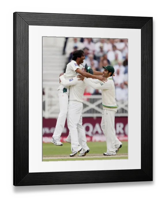 Framed Print : Mohammad Asif Celebrates His 5 Wicket Haul