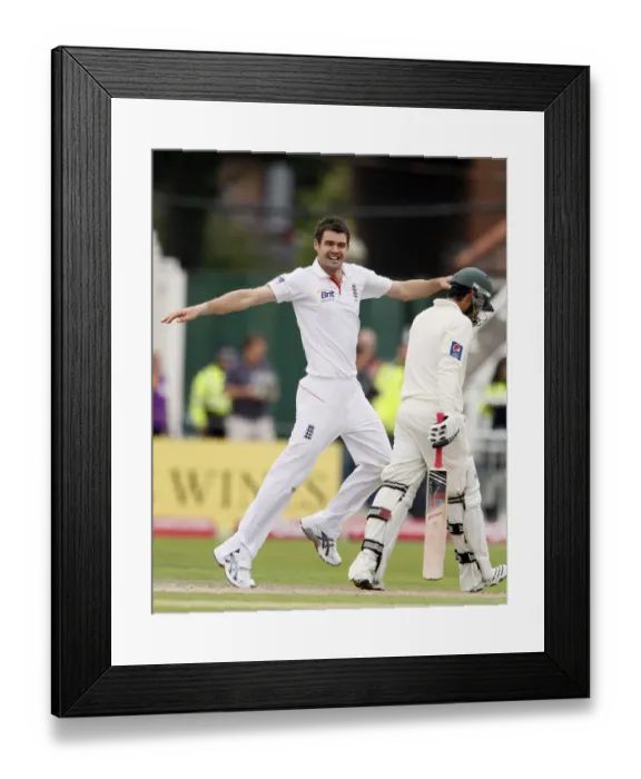Framed Print : James Anderson Celebrates Pakistan Captain Salman Butt Wicke Framed Print : James Anderson Celebrates Pakistan Captain Salman Butt Wicke