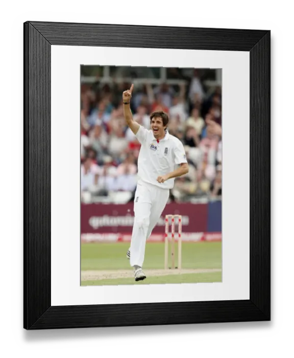 Framed Print : Steve Finn Takes His 2nd Wicket Framed Print : Steve Finn Takes His 2nd Wicket