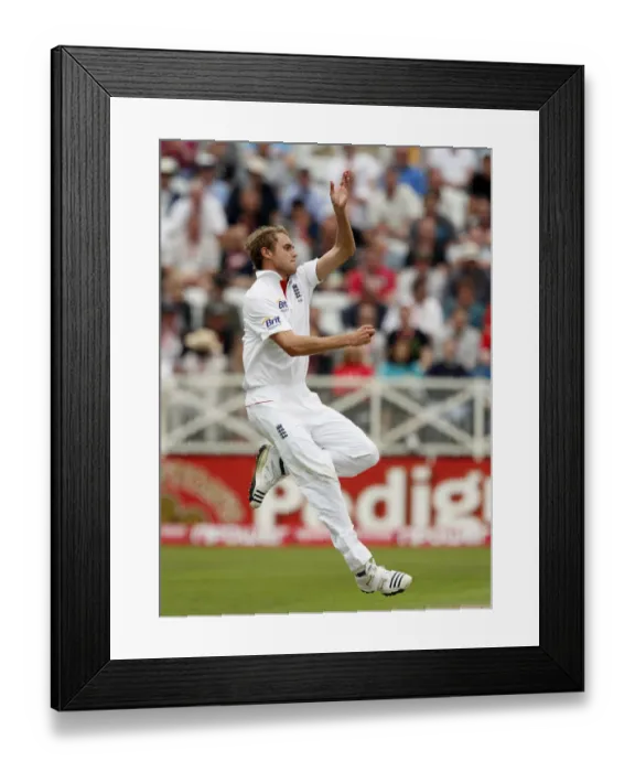 Framed Print : Stuart Broad Framed Print : Stuart Broad