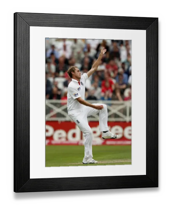 Framed Print : Stuart Broad Framed Print : Stuart Broad