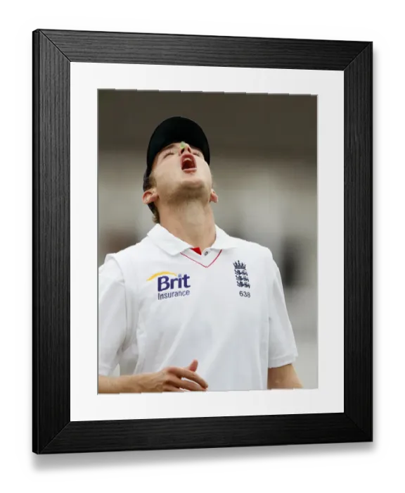Framed Print : Stuart Broad Misses Mouth With Sweet Framed Print : Stuart Broad Misses Mouth With Sweet