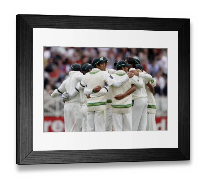 Framed Print : Pakistan Group Huddle Framed Print : Pakistan Group Huddle