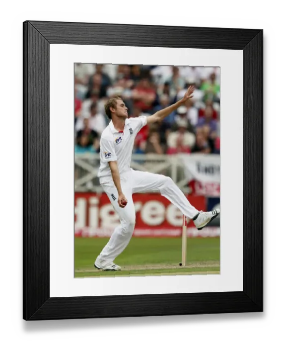 Framed Print : Stuart Broad Framed Print : Stuart Broad