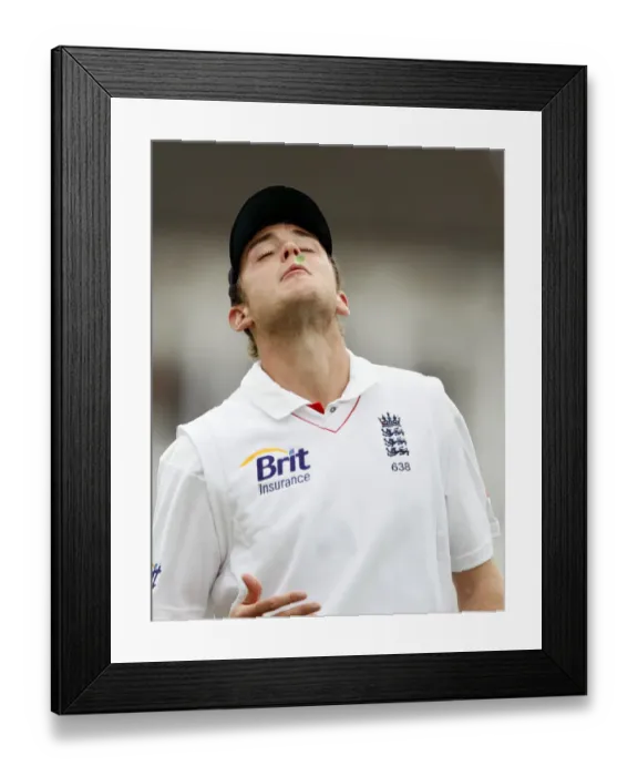 Framed Print : Stuart Broad Misses Mouth With Sweet Framed Print : Stuart Broad Misses Mouth With Sweet