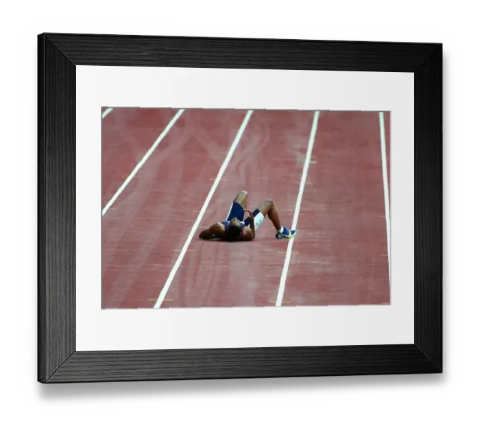 Framed Print : Marion Jones Pulls Up In 200m Framed Print : Marion Jones Pulls Up In 200m