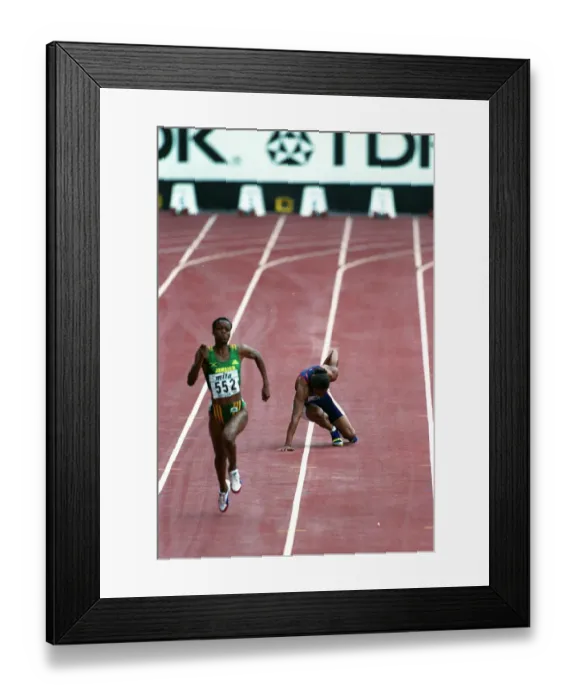 Framed Print : Marion Jones Pulls Up In 200m