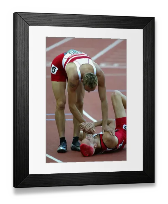 Framed Print : Chris Rawlinson & Matt Elias Framed Print : Chris Rawlinson & Matt Elias