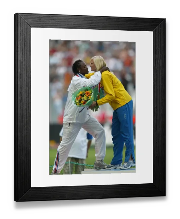 Framed Print : Carolina Kluft & Eunice Barber