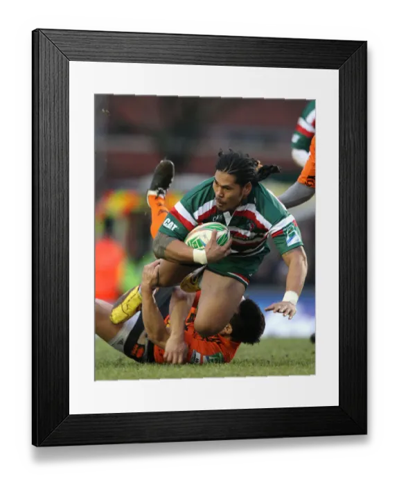 Framed Print : Alesana Tuilagi Powers Into Pierre Hola Framed Print : Alesana Tuilagi Powers Into Pierre Hola