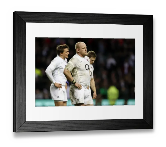 Framed Print : Dan Cole Trudges Off After Defeat Framed Print : Dan Cole Trudges Off After Defeat