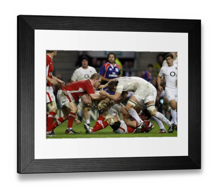 Framed Print : Dan Cole Gets Held Up By Sam Warburton Framed Print : Dan Cole Gets Held Up By Sam Warburton