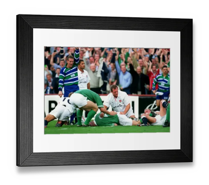 Framed Print : Keith Wood Touches Down Framed Print : Keith Wood Touches Down