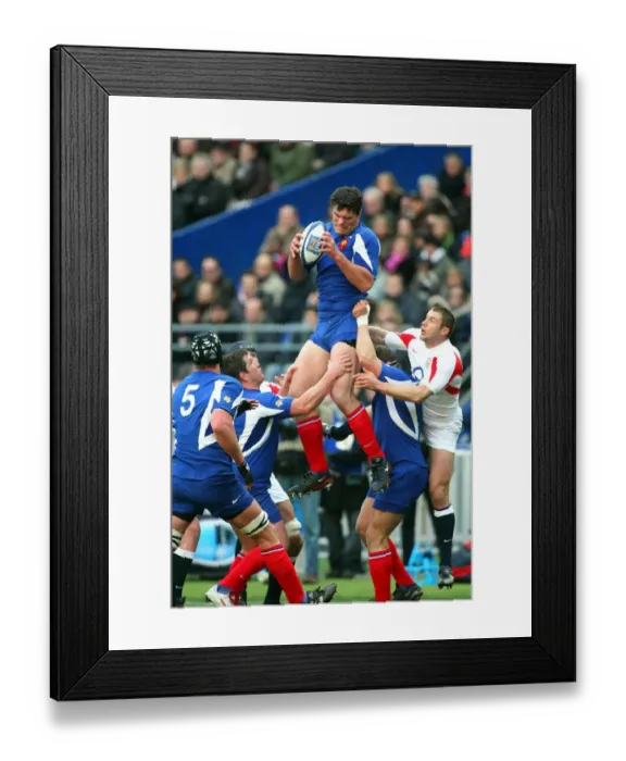 Framed Print : Fabien Pelous Wins Line-Out Framed Print : Fabien Pelous Wins Line-Out