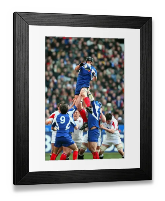 Framed Print : Jerome Thion Wins Line-Out Framed Print : Jerome Thion Wins Line-Out