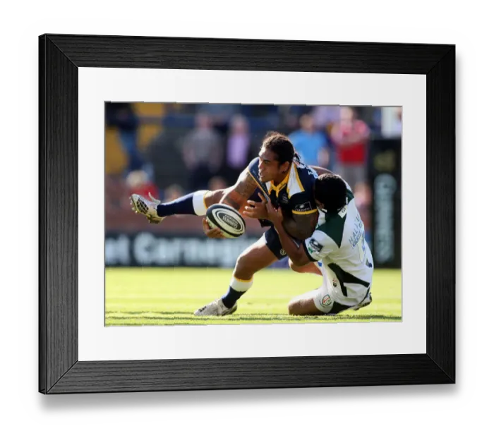 Framed Print : Chris Hala Ufia Challenges Alfie To Oala Framed Print : Chris Hala Ufia Challenges Alfie To Oala