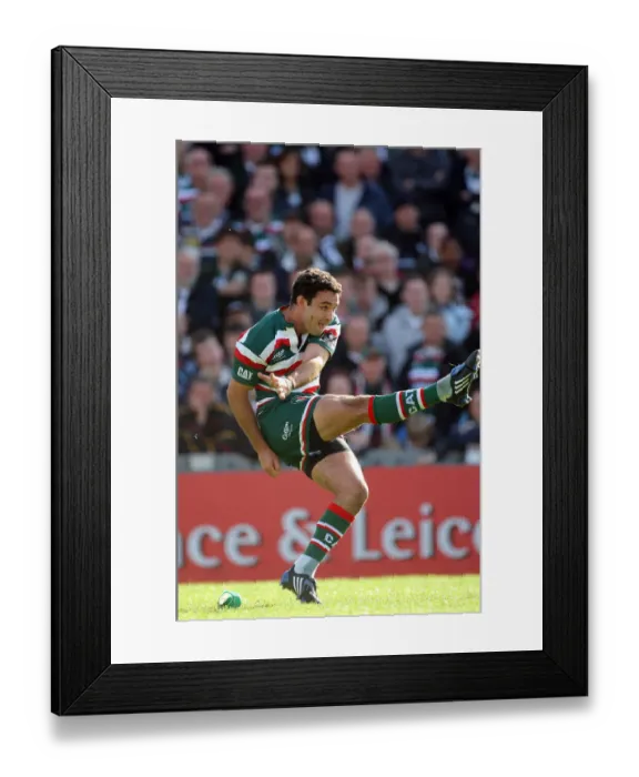 Framed Print : Jeremy Staunton Kicks In Difficult Conditions Framed Print : Jeremy Staunton Kicks In Difficult Conditions