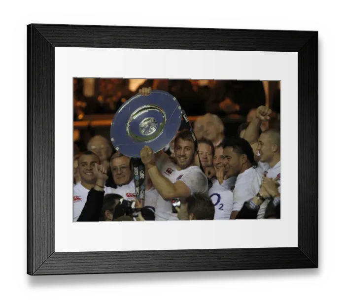 Framed Print : Chris Robshaw Lifts The Trophy After Beating New Zealand Framed Print : Chris Robshaw Lifts The Trophy After Beating New Zealand