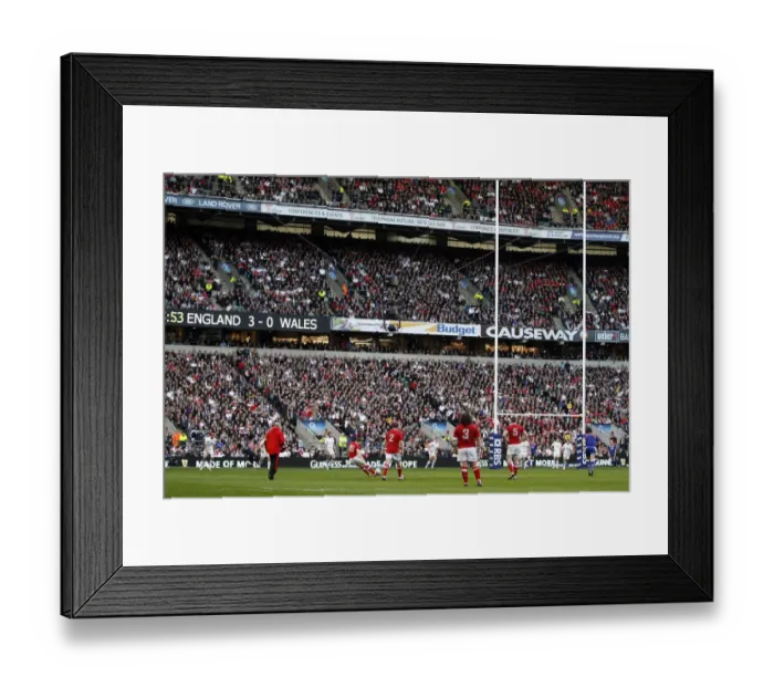 Framed Print : Leigh Halfpenny Converts Penalty Framed Print : Leigh Halfpenny Converts Penalty