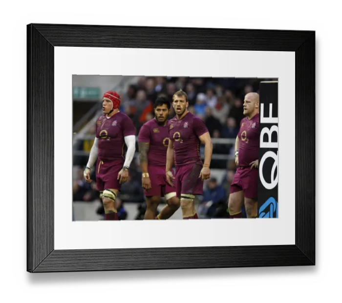 Framed Print : Chris Robshaw & Dejected Team