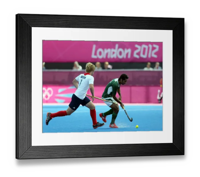 Framed Print : Alastait Wilson & Wassem Ahmad Framed Print : Alastait Wilson & Wassem Ahmad