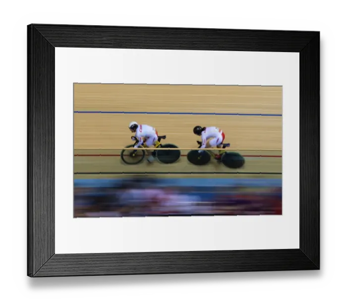 Framed Print : Jinjie Gong & Shuang Guo Framed Print : Jinjie Gong & Shuang Guo