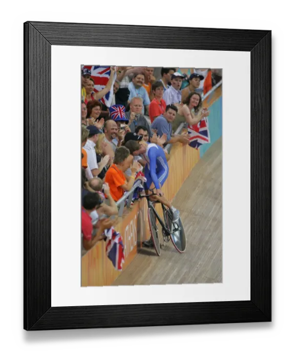 Framed Print : Bradley Wiggins & Fans Framed Print : Bradley Wiggins & Fans