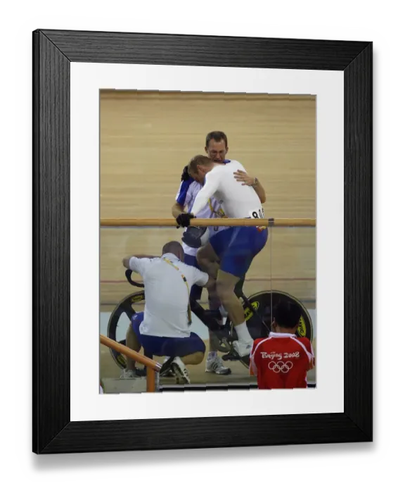 Framed Print : Chris Hoy & Coaching Team Framed Print : Chris Hoy & Coaching Team