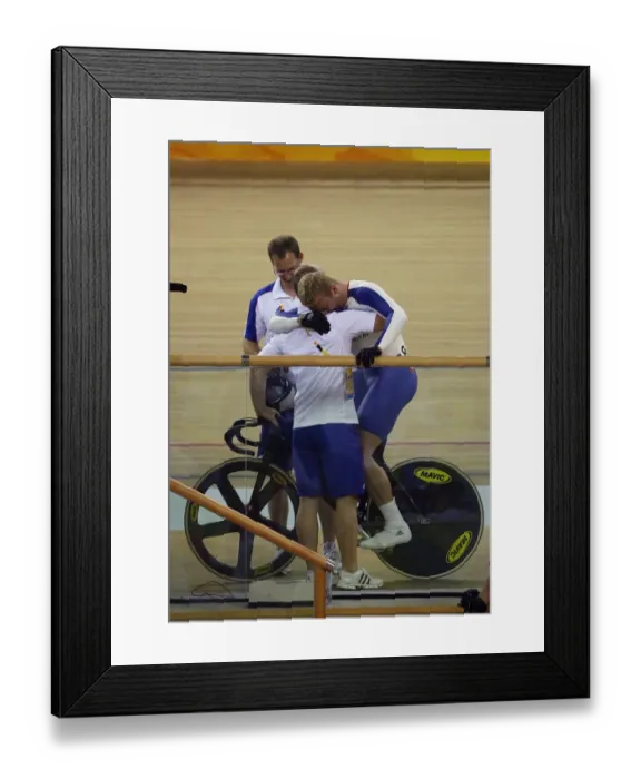 Framed Print : Chris Hoy & Coaching Team Framed Print : Chris Hoy & Coaching Team