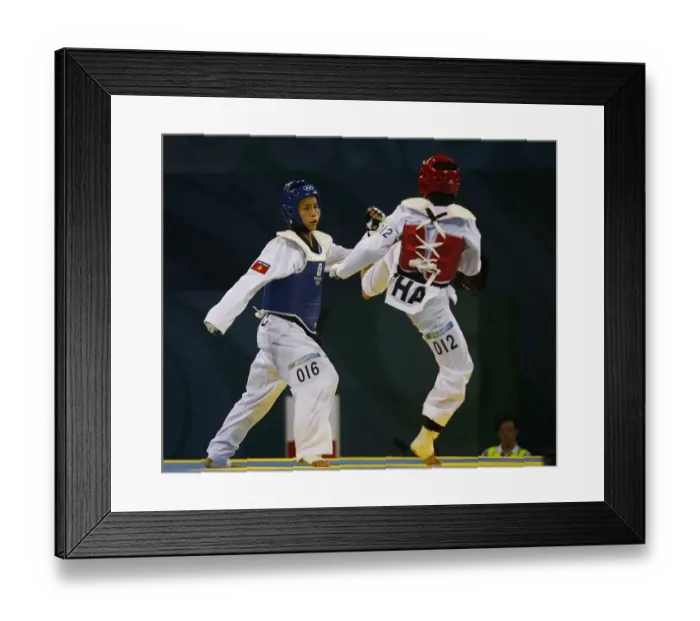 Framed Print : Buttree Puedpong & Thi Ngoc Truc Tran