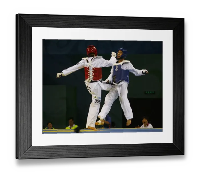 Framed Print : Ryan Carneli & Chutchawal Khawlaor