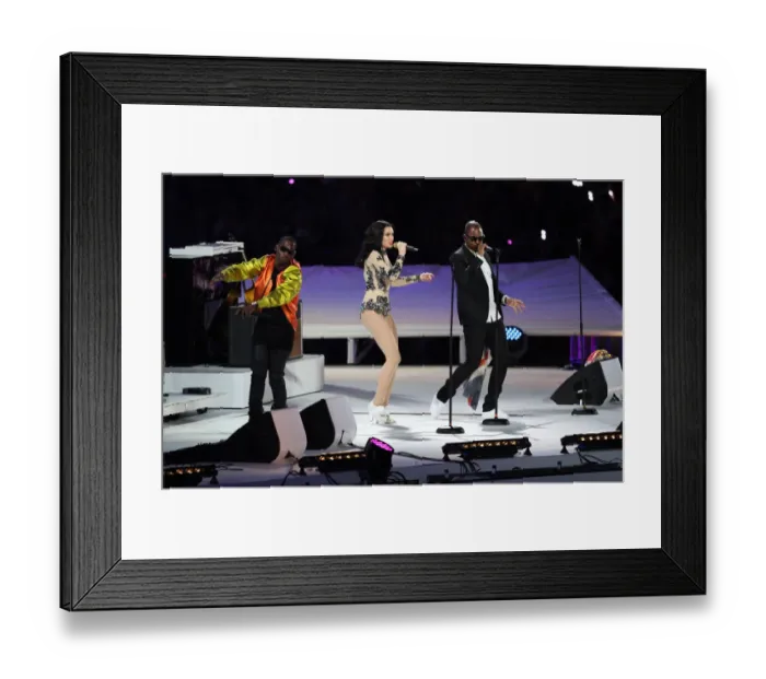 Framed Print : Tinie Tempah, Jessie J & Taio Crul