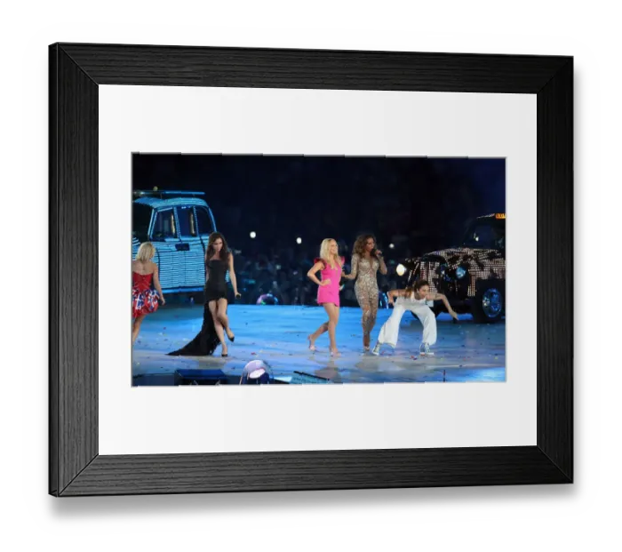 Framed Print : Victoria Beckham, Geri Halliwell, Emma Bunton, Melanie Chish Framed Print : Victoria Beckham, Geri Halliwell, Emma Bunton, Melanie Chish